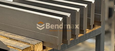 Single V die lower tool setup on Bystronic press brake for stainless steel bending