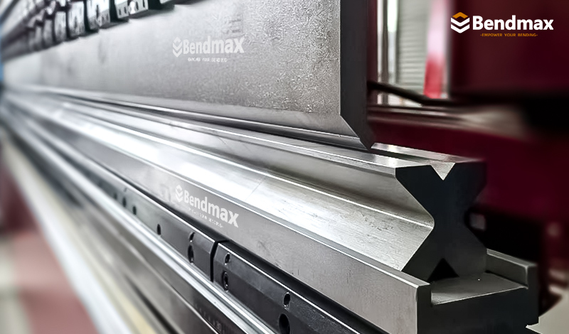 Wie man die richtigen Abkantpressenwerkzeuge anhand der Biegekraft auswählt