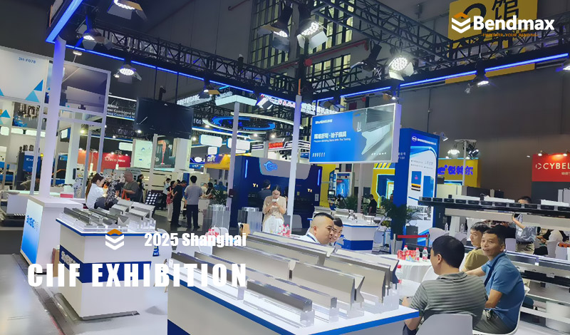 Bendmax präsentiert fortschrittliche Abkantpressenlösungen auf der CIIF-Messe 2025 in Shanghai