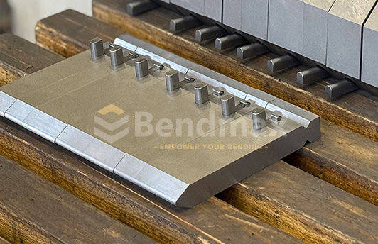 Side Profile of Wila Style heavy duty Angle Punch for Sharp Bending (28 Degree)