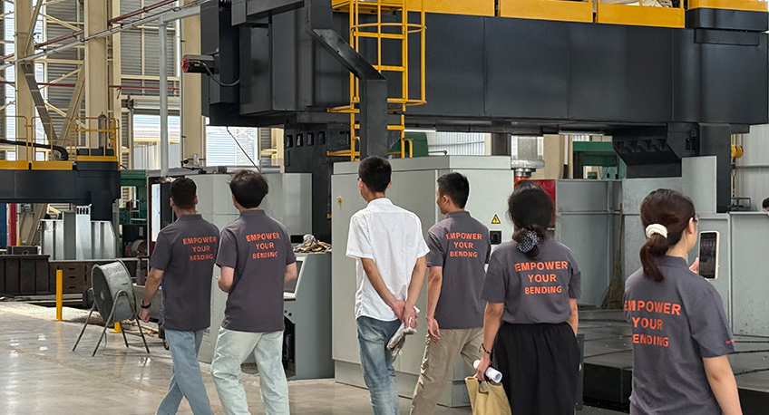 Bendmax provides professional press brake tooling training covering tool selection, bending techniques, setup, and application.